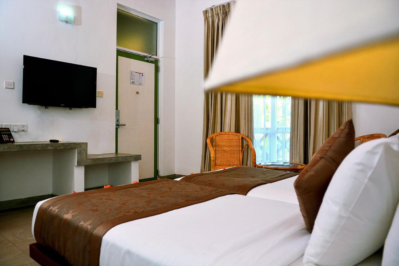 Amaranthe Bay Resort & Spa Тринкомали Экстерьер фото