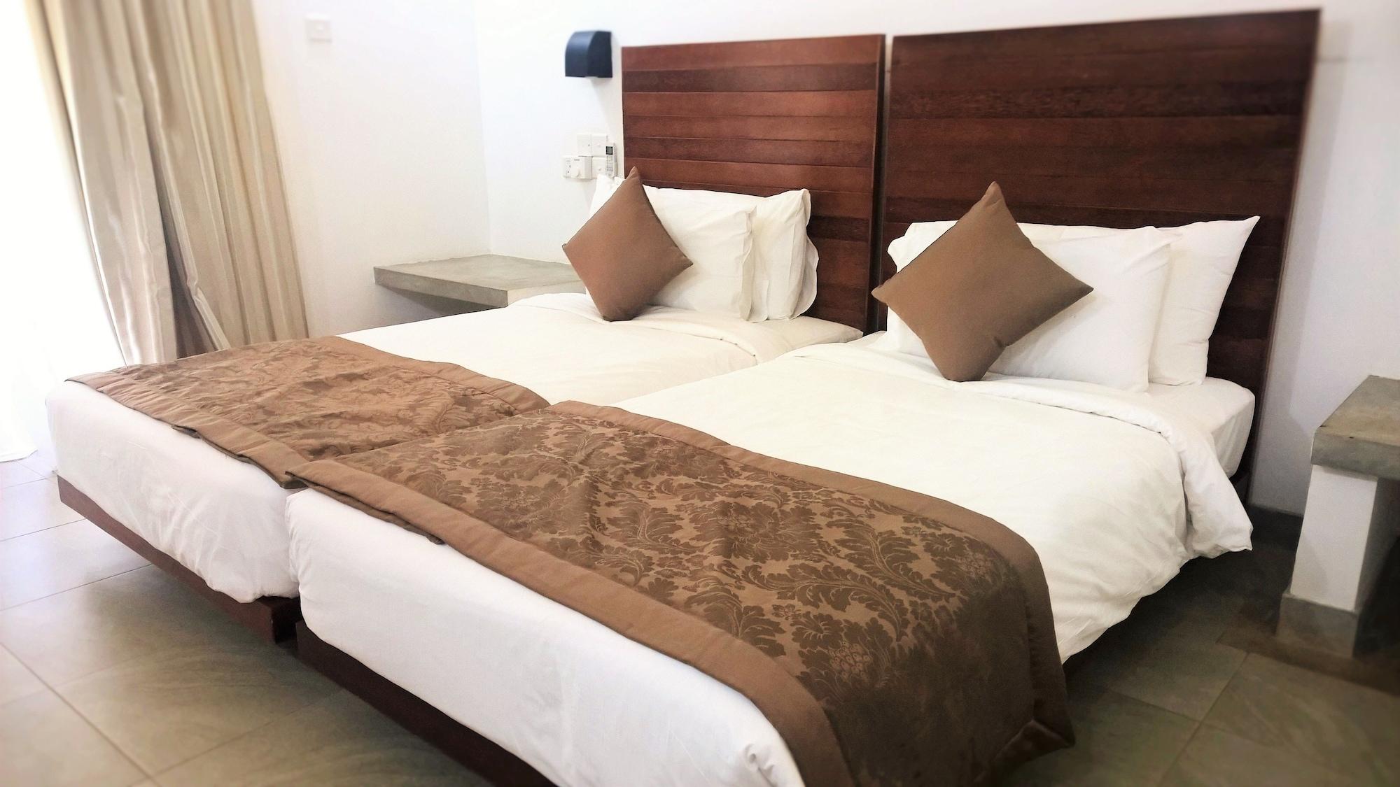 Amaranthe Bay Resort & Spa Тринкомали Экстерьер фото