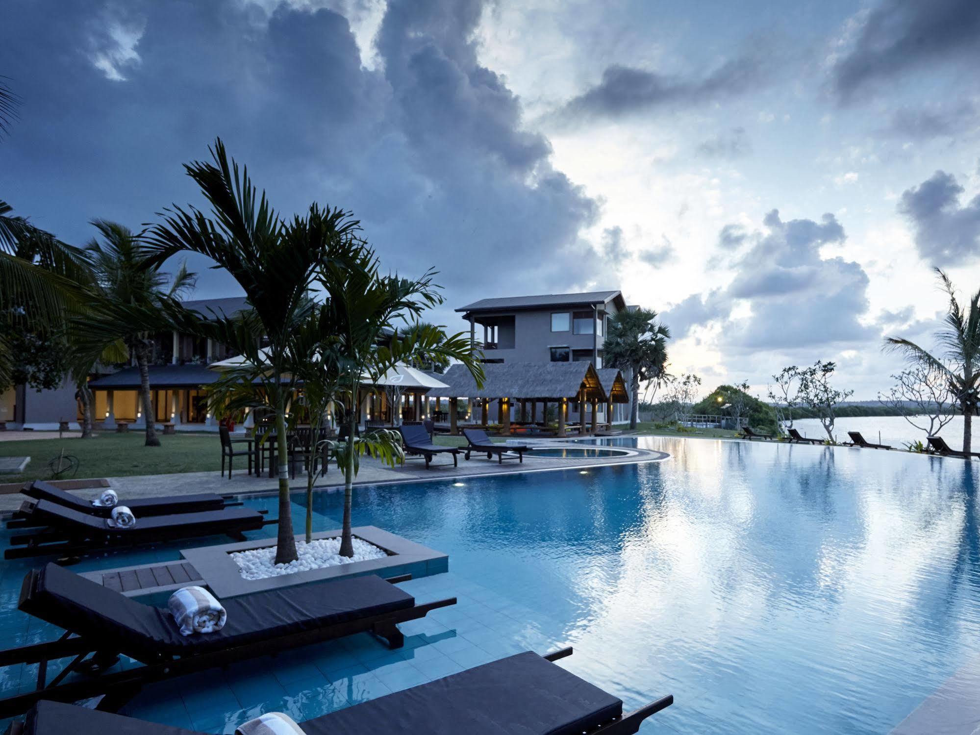 Amaranthe Bay Resort & Spa Тринкомали Экстерьер фото