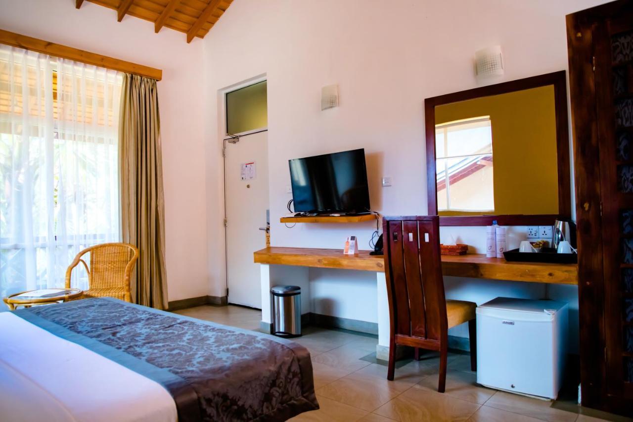 Amaranthe Bay Resort & Spa Тринкомали Экстерьер фото